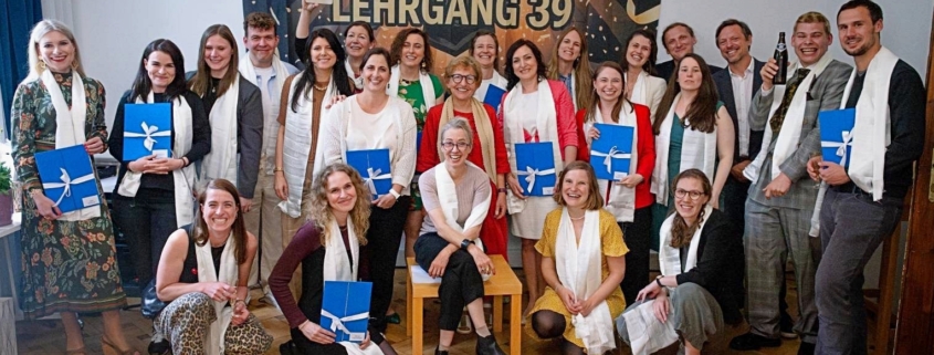 Gruppenfoto des Lehrgangs 39 zum Abschluss